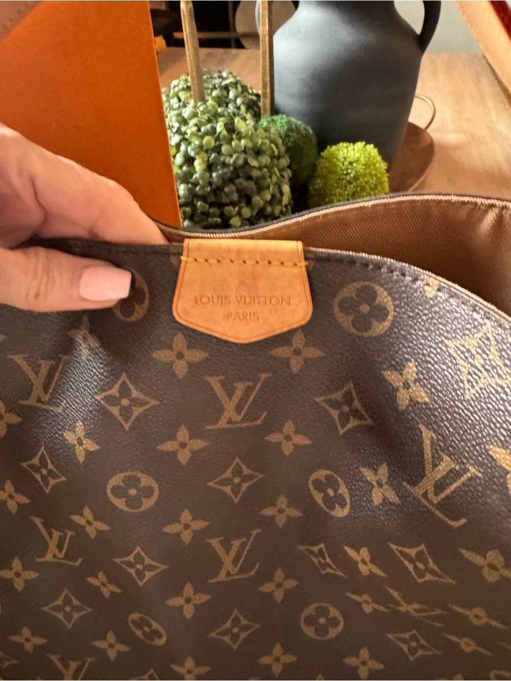 Louis Vuitton Monogram Canvas Shoulder Bag in Brown with Tan Trim - Picture 3 of 9